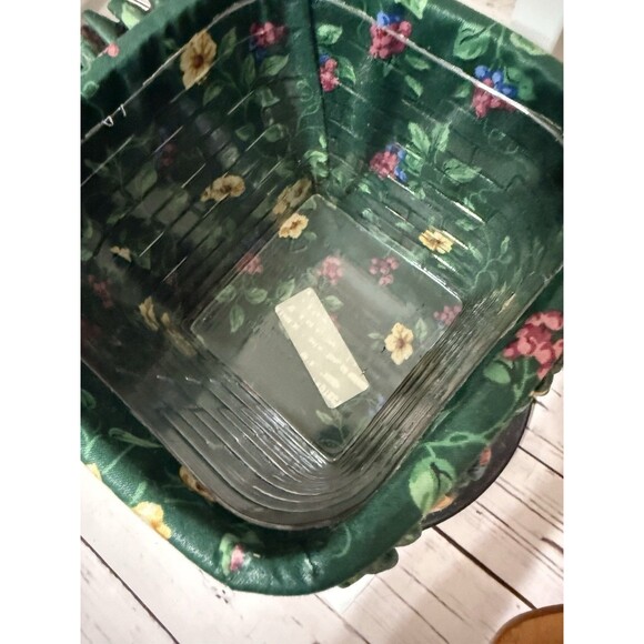 Longaberger 1998 Tissue Basket w/ Liner & Lid - Picture 6 of 9